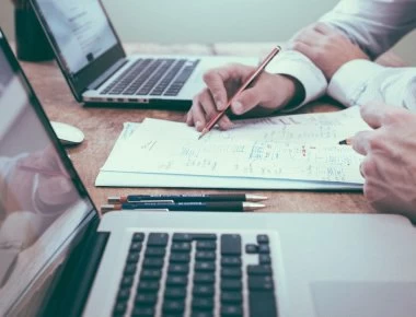 Οκτώ ώρες εργασίας εβδομαδιαία είναι καλές για την ψυχική υγεία - Τι δείχνουν έρευνες